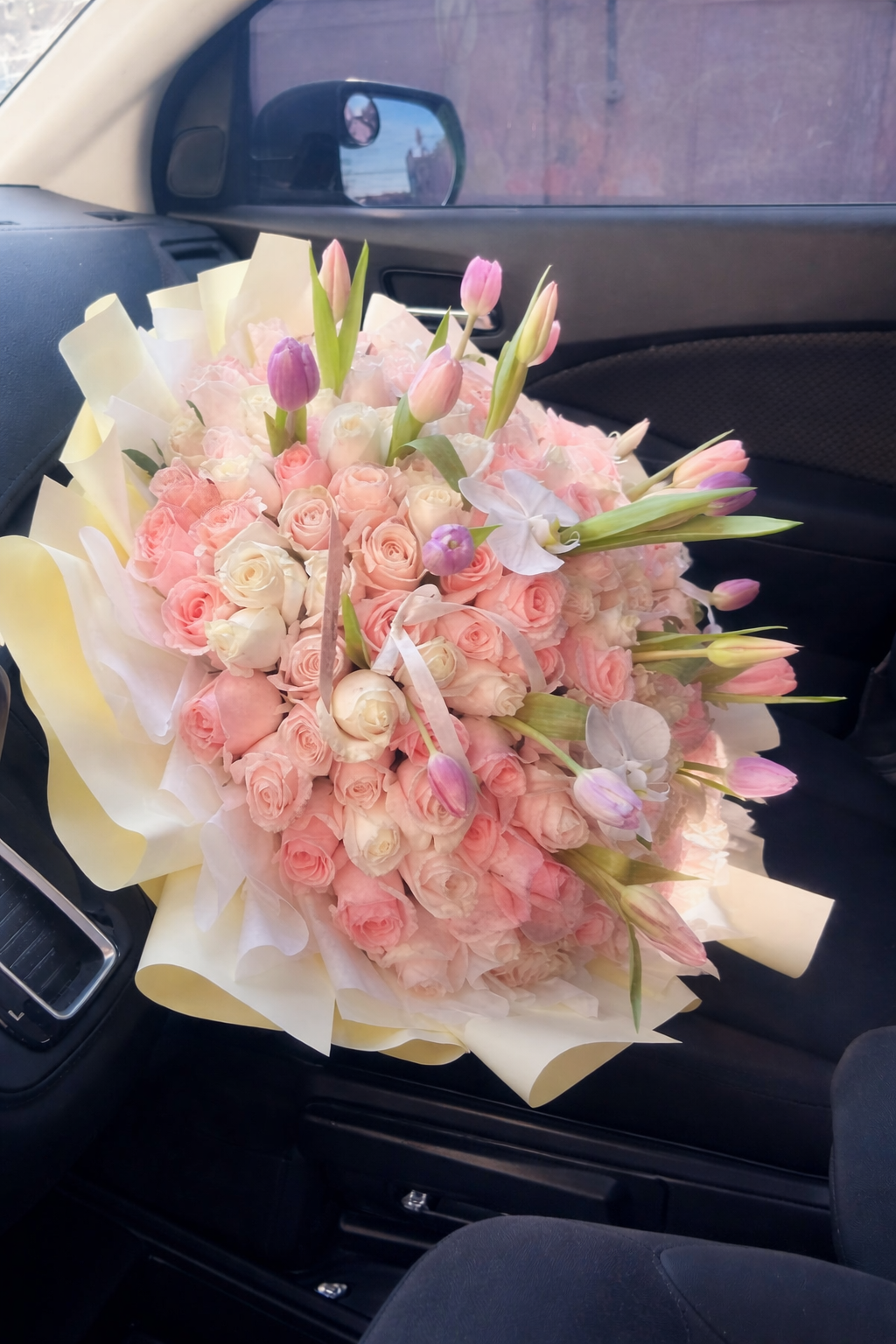 Ramo de Rosas con tulipanes